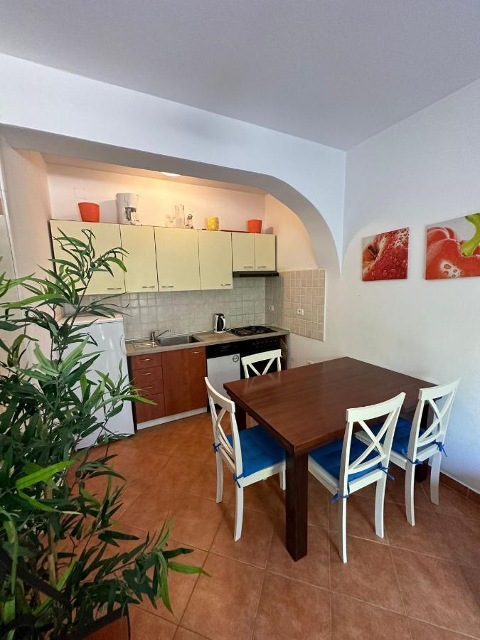 Apartments With A Parking Space Mali Losinj Luaran gambar