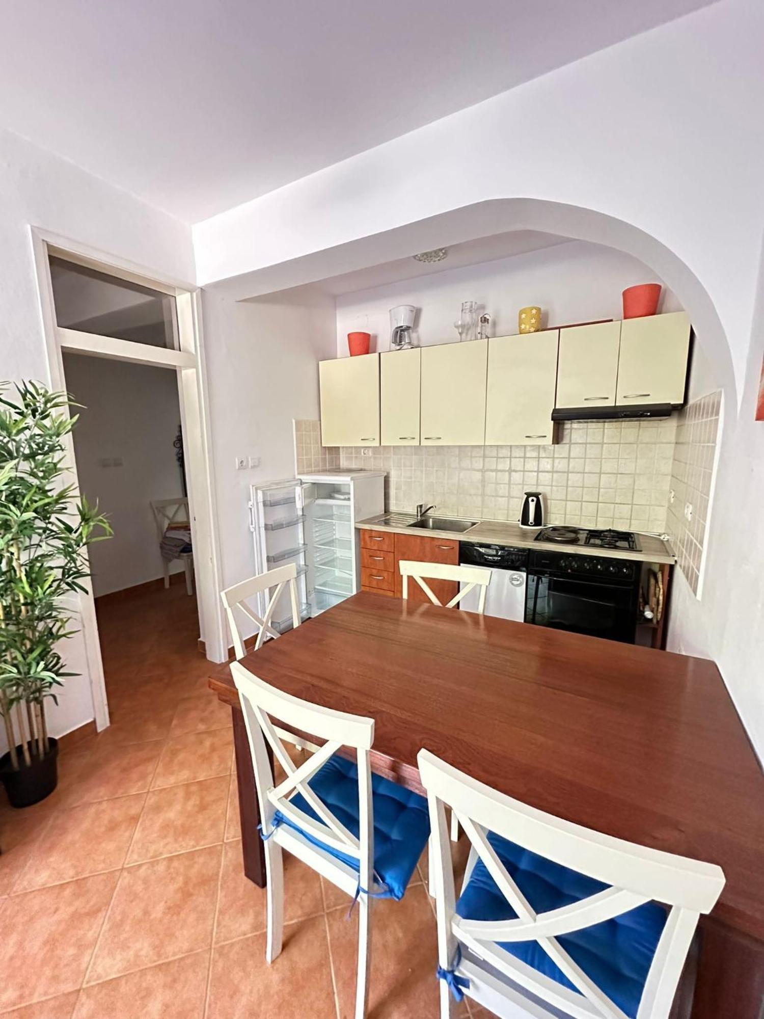 Apartments With A Parking Space Mali Losinj Bilik gambar